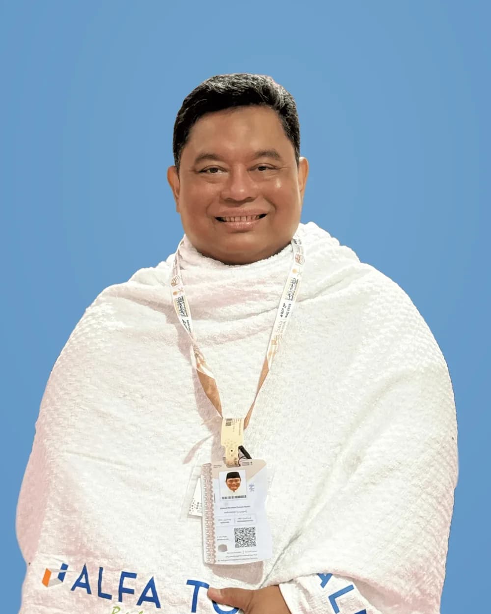 H. Ahmad Ibrohim, Lc, MA, pembimbing ibadah haji Alfa Tour, mengenakan ihram